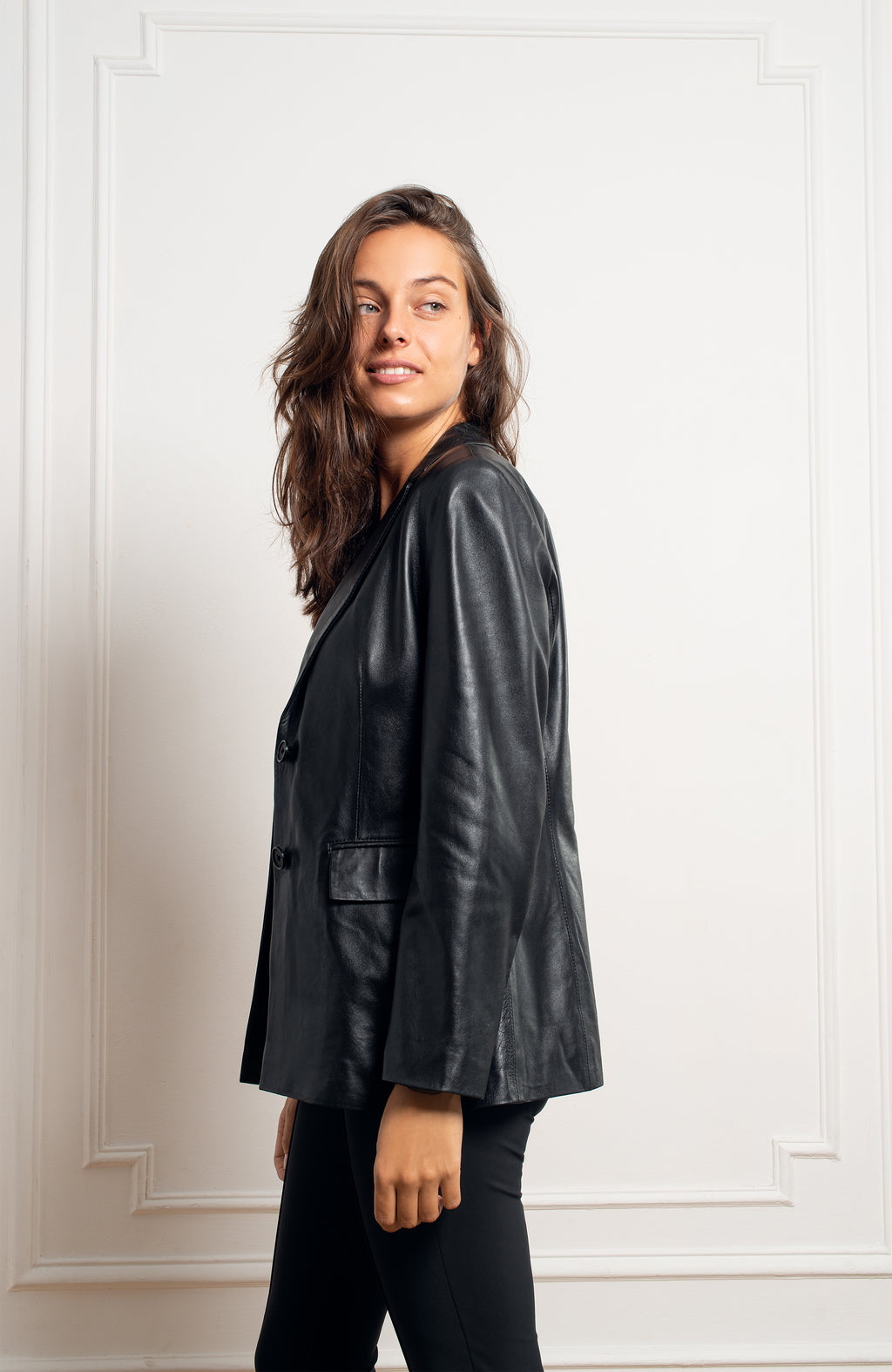 Veste en cuir d'agneau plongé noire pour femme Madrid - Vêtements cuir Paris - Créateur Parisien